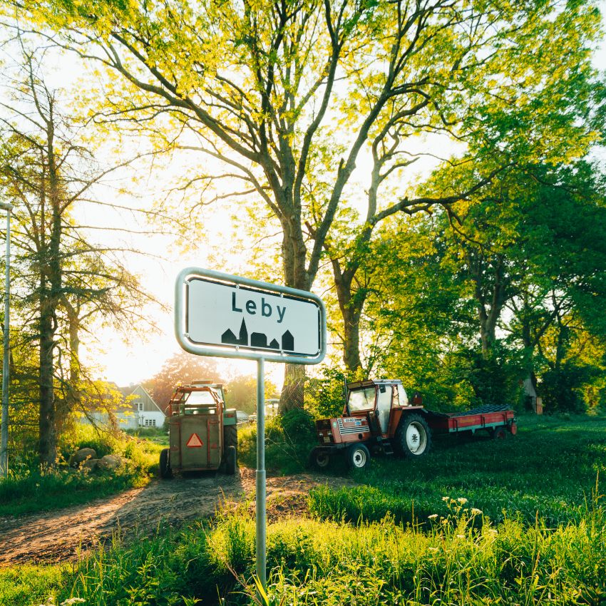 Byskilt ved landsbyen Leby på Ærø